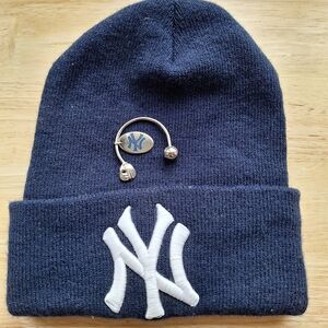 Vintage Y2K New York Yankees Navy Beanie Hat And Charm Set 2005